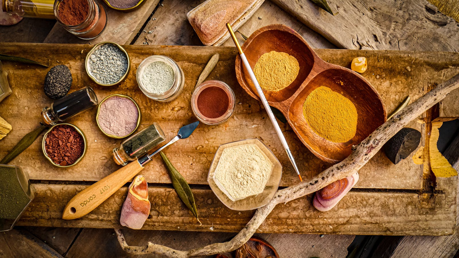 Pigments et poudres cosmétiques bruts